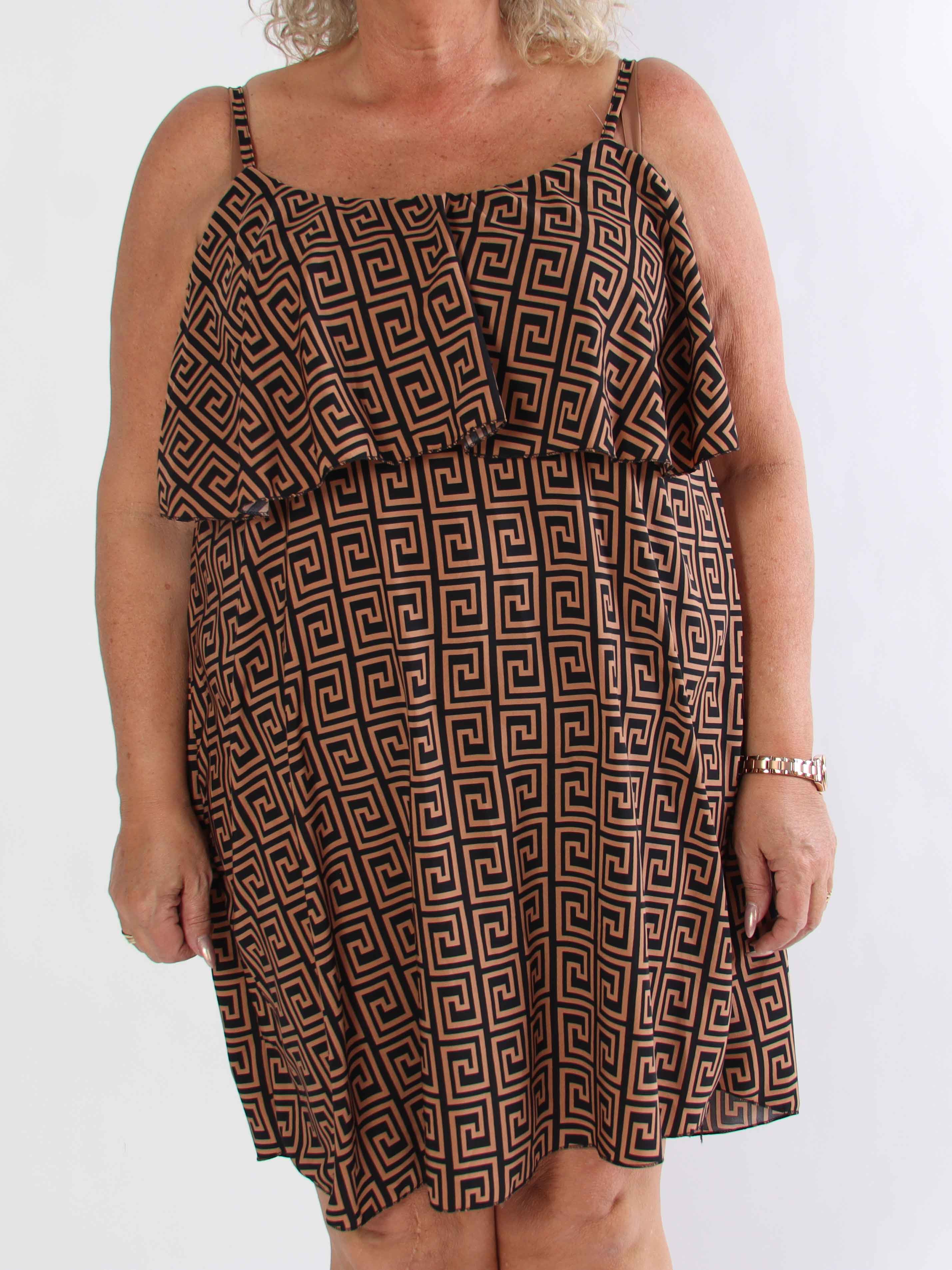 Elodie - Plus size sommarklänning i djurmönster med volang kant